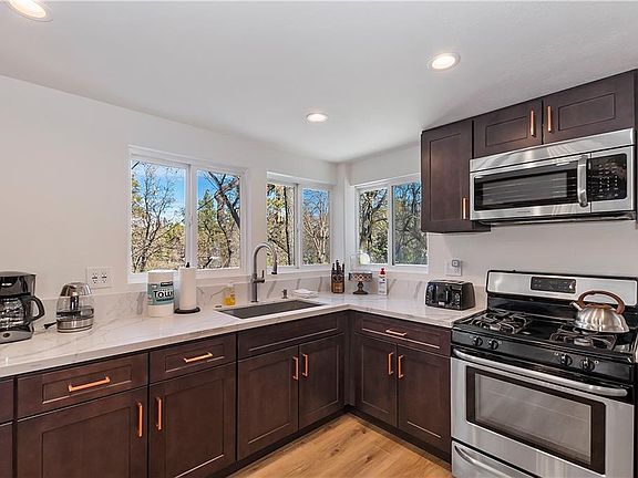 3rd image of 660 Butte Ave