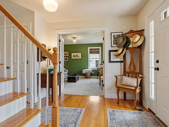 3rd image of 52 Woodside Ave