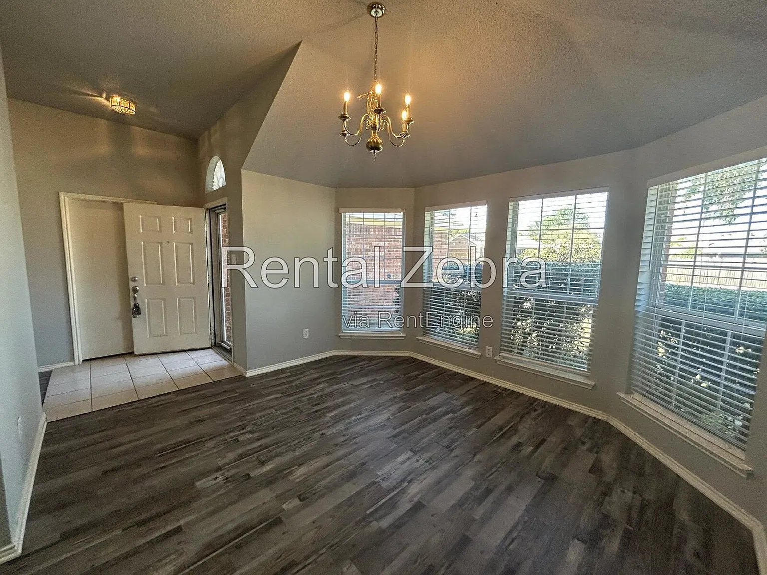 3 bed, 2.0 bath, 1616 sqft, $1,985 — Photo 3
