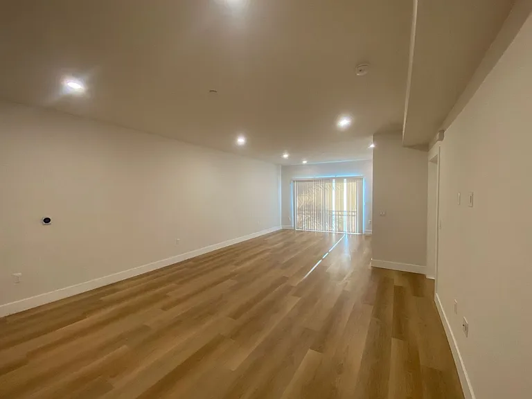 Pacific Heights II — Photo 25