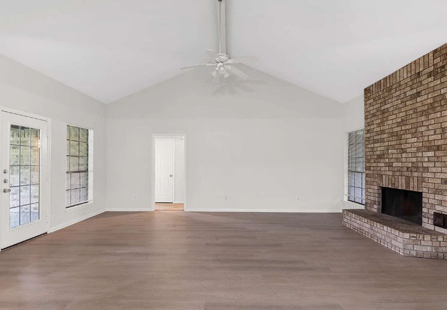 3 bed, 2.0 bath, 1379 sqft, $1,600 — Photo 1