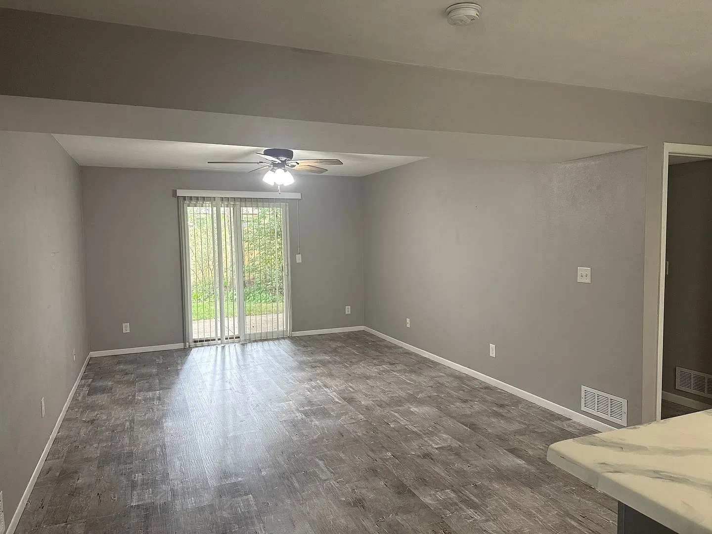 921 Minns Dr — Photo 2