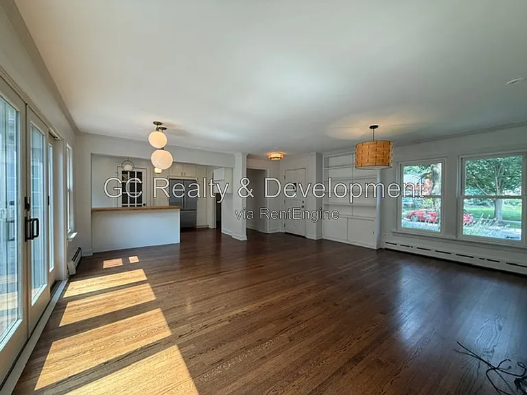 255 Crest Rd — Photo 2