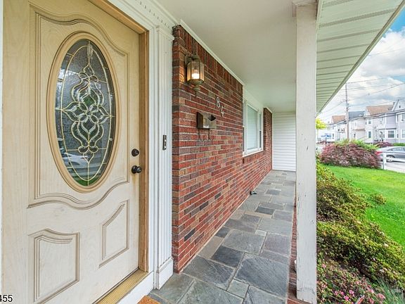 3rd image of 84 Locust Ave