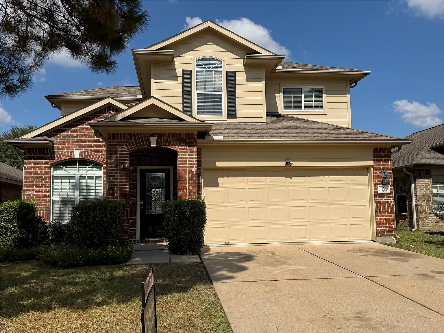 3 bed, 2.5 bath, 2020 sqft, $2,300 — Photo 1