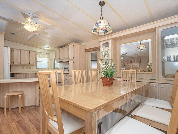 4th image of 3025 Holly Ave