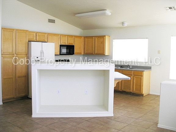3rd image of 8197 S Placita Del Parque