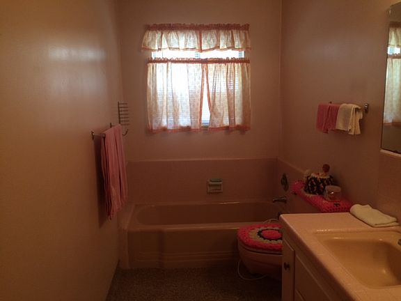 5th image of 335 E Sycamore Dr
