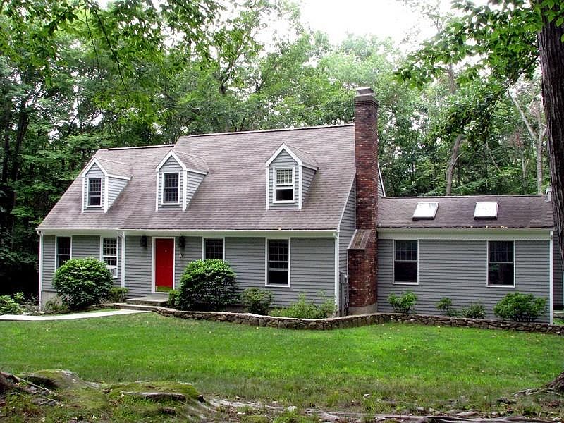 House_Front Yard view.jpg