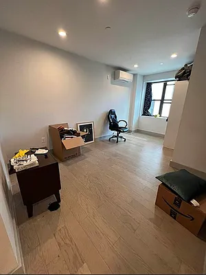 Rented by Delmark Realty LLC | media 8