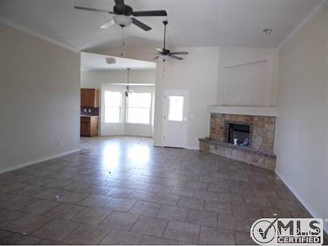3rd image of 1905 Lindsey Dr