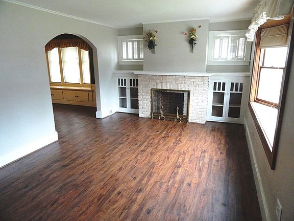 4th image of 418 Forest St