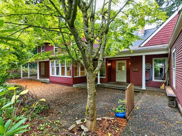 2555 128th St, Surrey, BC V4A 3W4