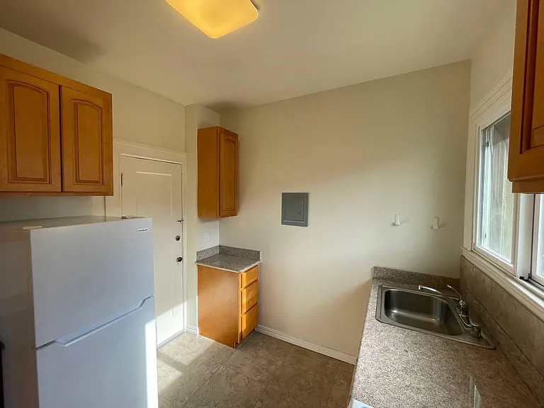 1390 Clay St #8 — Photo 14