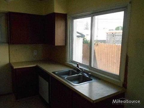 4th image of 16626 Roberts St