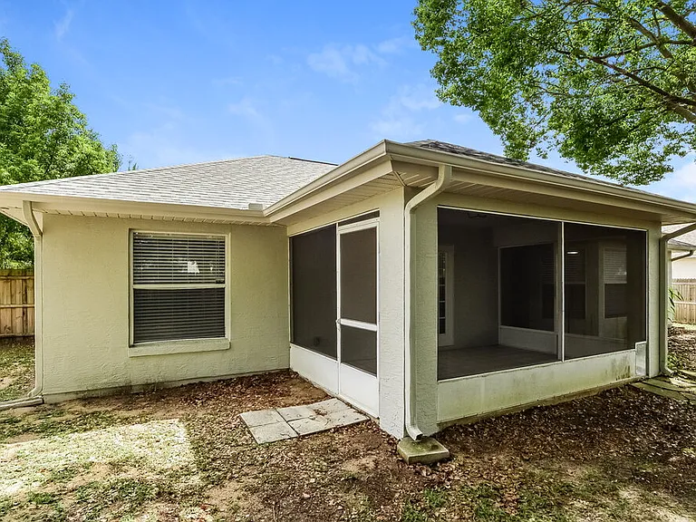 909 Vassar Dr — Photo 15