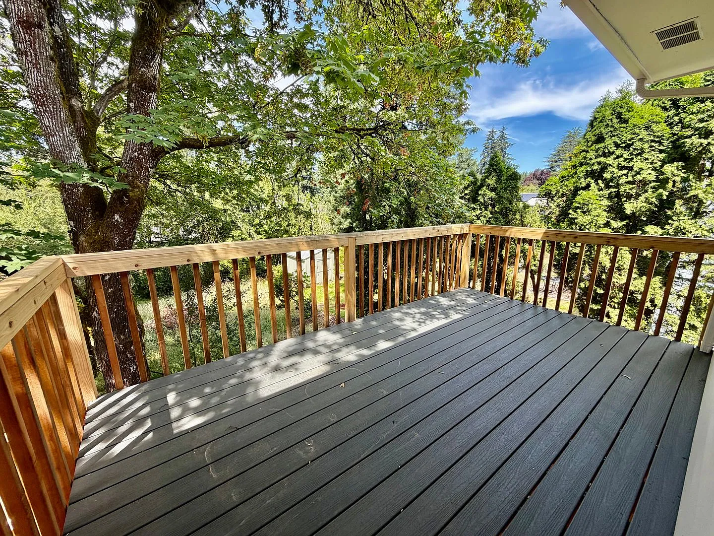 Freshly Remodeled 5bd/2.5bath Home w/ Daylight Basement in Heart of Multnomah Village — Photo 2