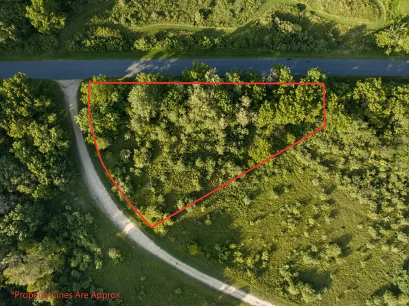 L402 Ski Pole Ln, La Valle, WI 53941