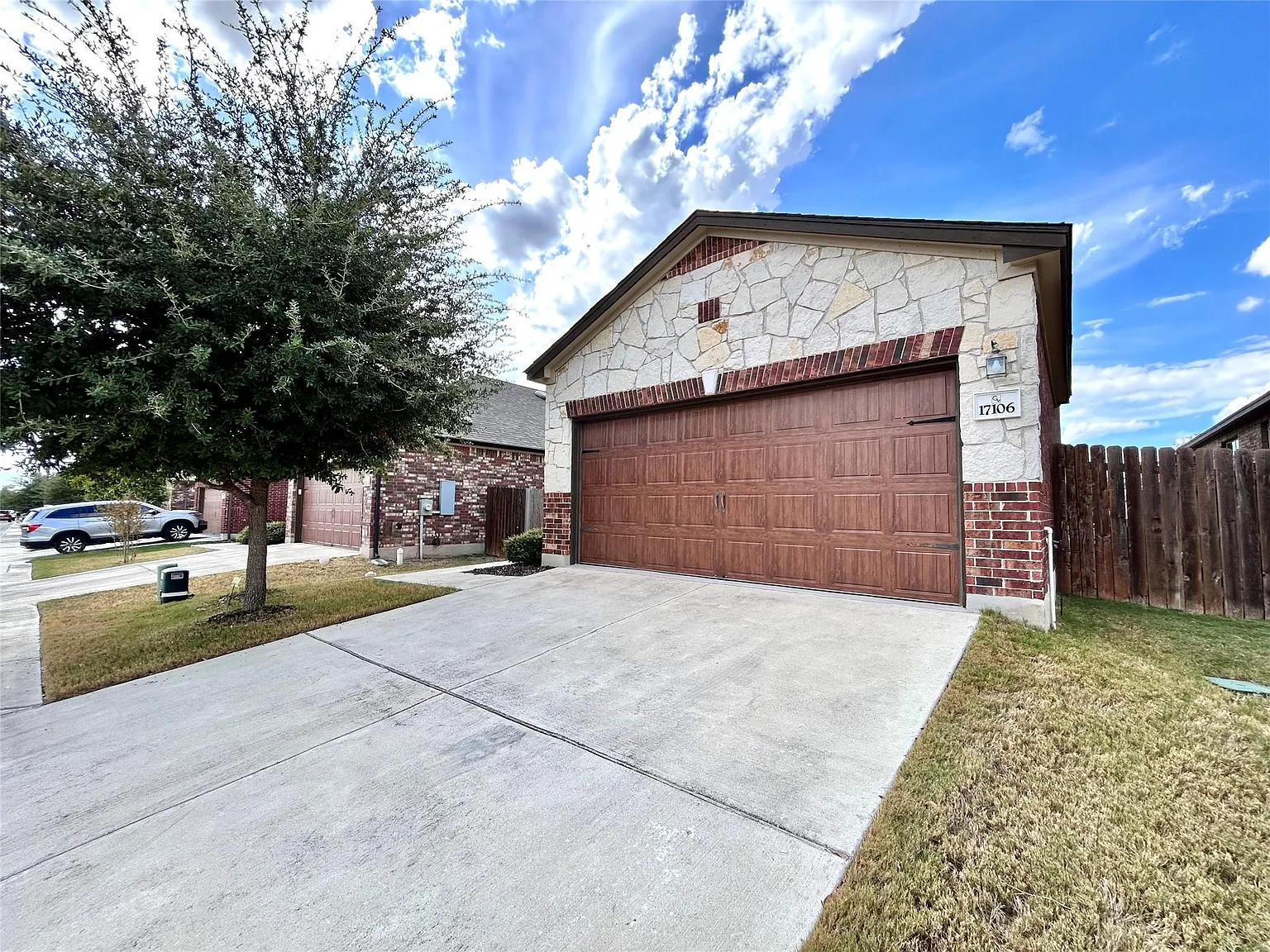 3 bed, 2.5 bath, 1601 sqft, $2,200 — Photo 2