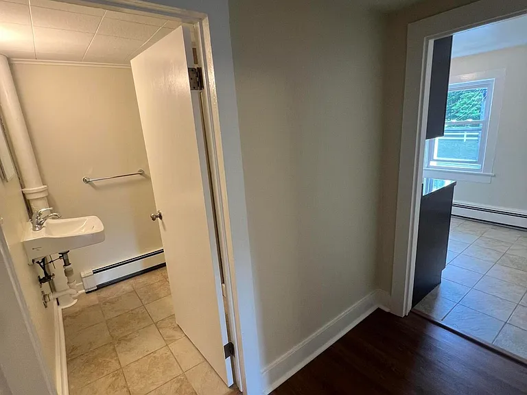 148 W Sylvania Ave #B — Photo 12