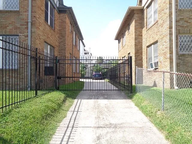401 W Clay St #3 — Photo 4