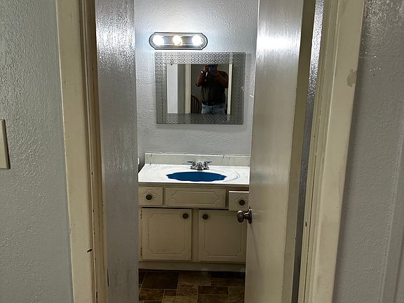 3rd image of 267 Gill St APT 2