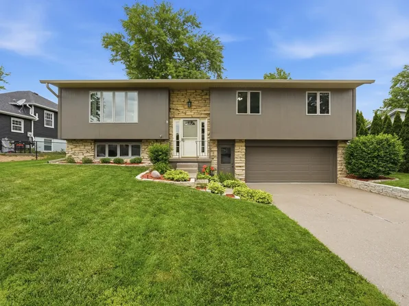 836 W 57th St, Davenport, IA 52806