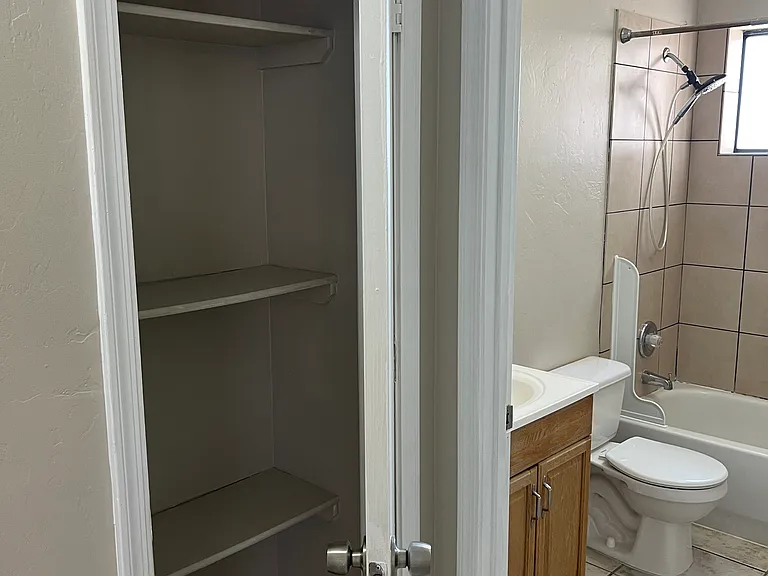 113 W Corona Rd #2 — Photo 19