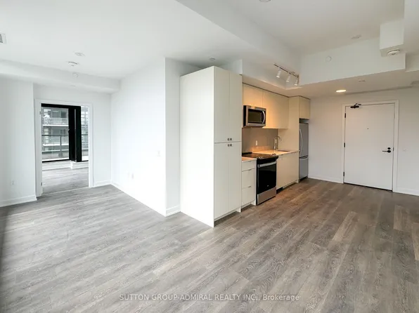 1604 Charles St #Penthouse 512-b, Whitby, ON L1N 0P2