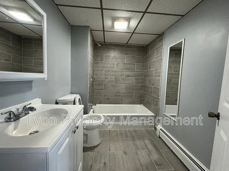 1 bed, 1.0 bath, $1,350 — Photo 4