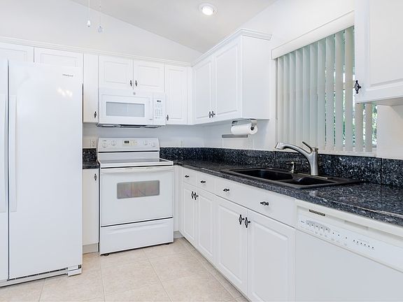 4th image of 119 SE 14th Ct