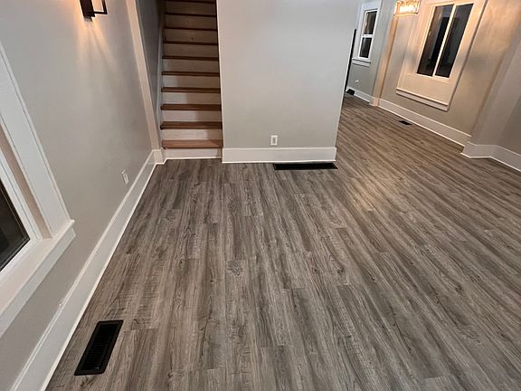 Front entrance living rooom