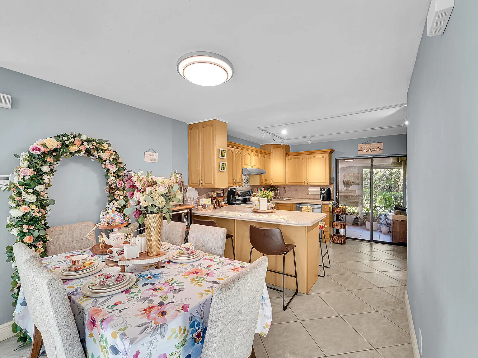 3 bed, 2.0 bath, 1210 sqft, $2,750 — Photo 4