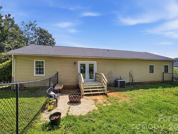 5th image of 1404 Castle Ct