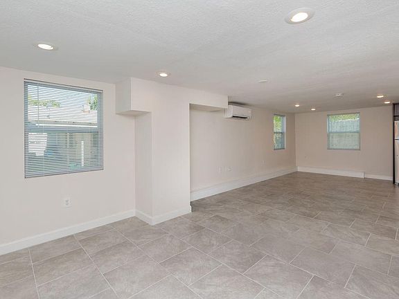 4th image of 2813 Clinton St S #B
