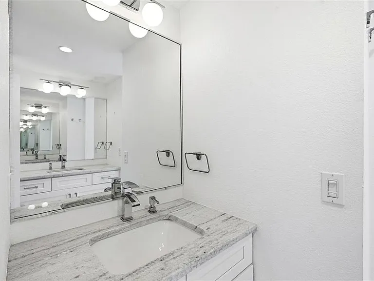 141 Giralda Blvd NE — Photo 43