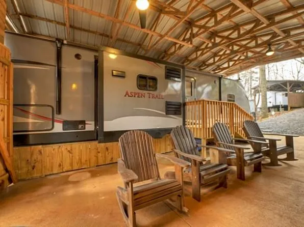 44 11th St, Ellijay, GA 30540