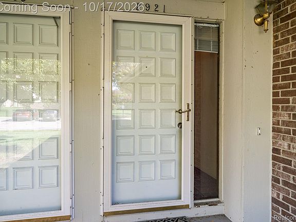 4th image of 2921 Country Club Dr