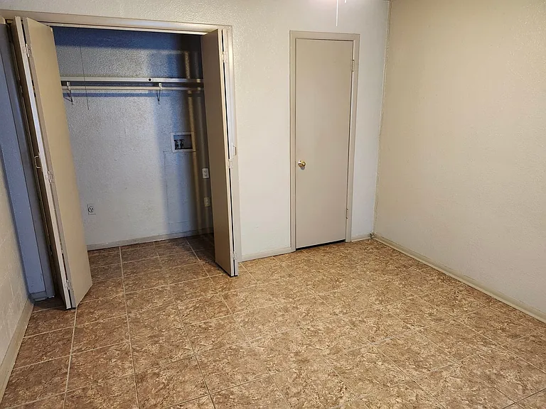 207 N 4th St #2 — Photo 8
