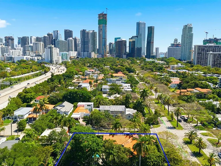 2300 S Miami Ave — Photo 45