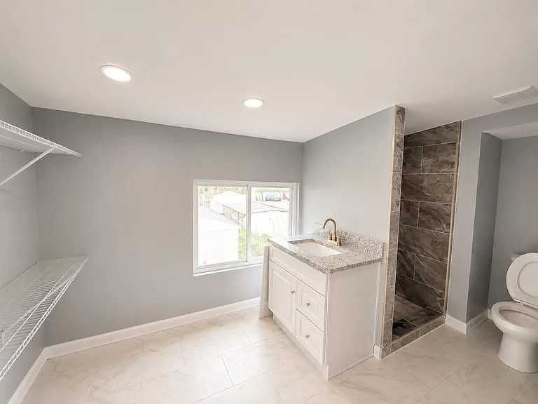 93 N Oakley Ave — Photo 11