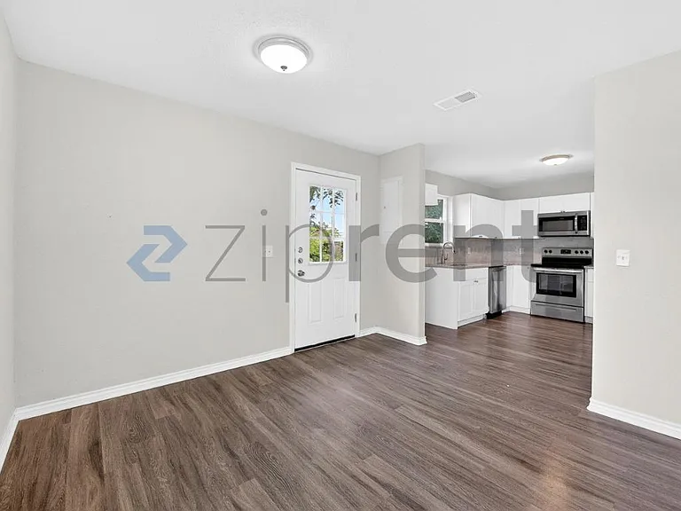 317 Jones St — Photo 7