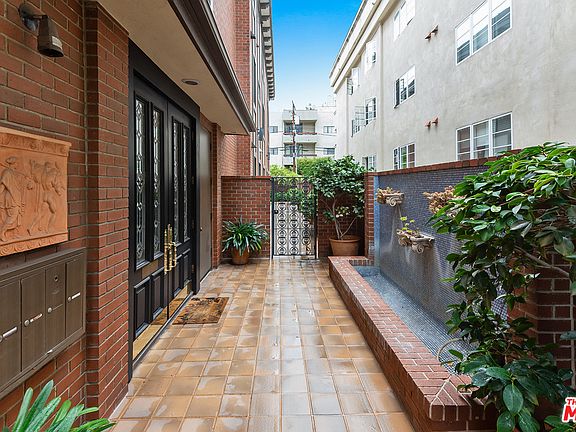 3rd image of 403 N Palm Dr #2