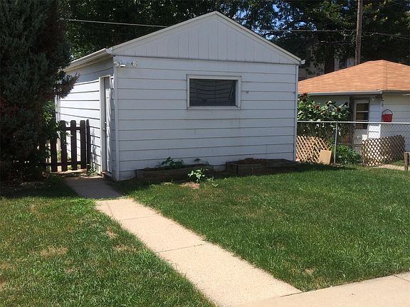 Cozy fenced in yard with detached garage