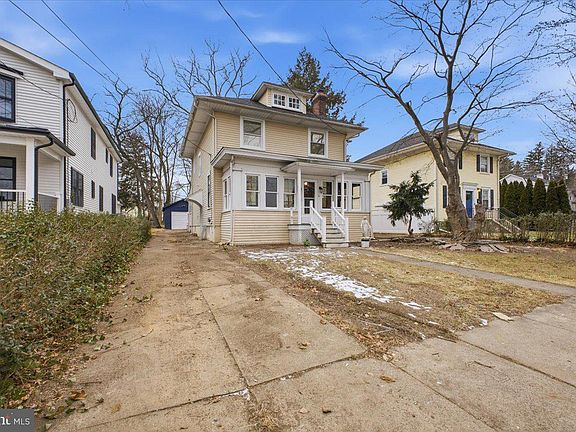 3rd image of 771 Lake Dr