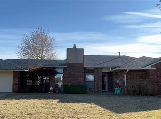 1611 Country Rd, Blackwell, OK 74631