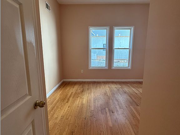 4th image of 349 Summit Ave APT 1L