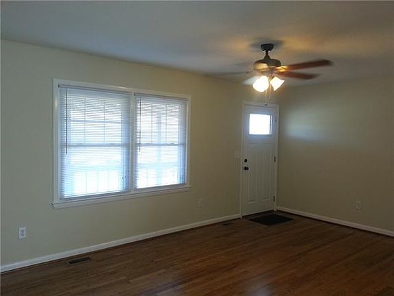 3rd image of 2113 La Mesa Ct