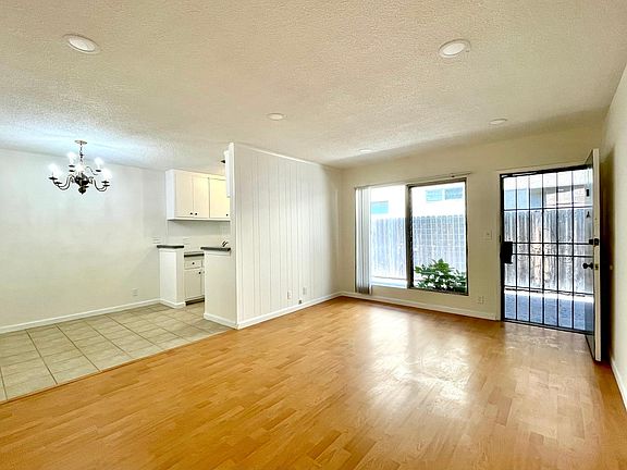 5th image of 1006 N Hudson Ave APT 2
