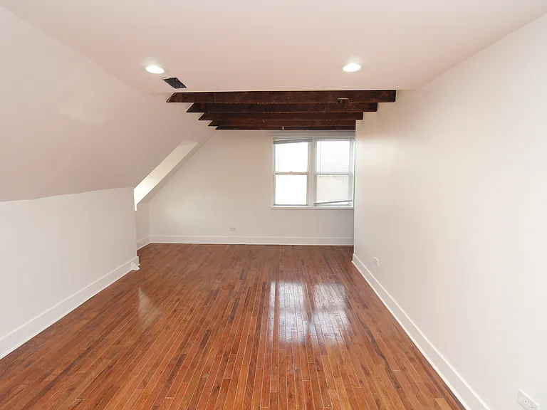 1362 N Bosworth Ave #4A — Photo 3